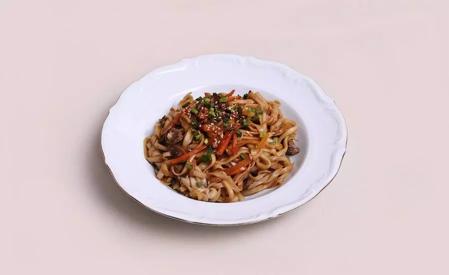 Удон с говядиной и овощами