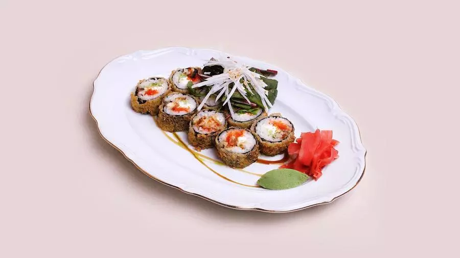 Угорь с тобикой,огурцом и крем-сыром