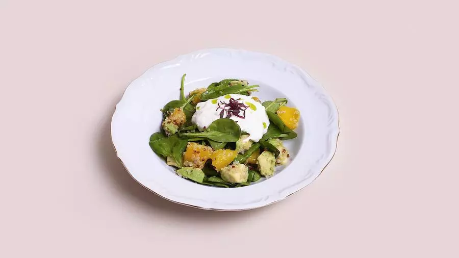 Салат со шпинатом,страчателлой