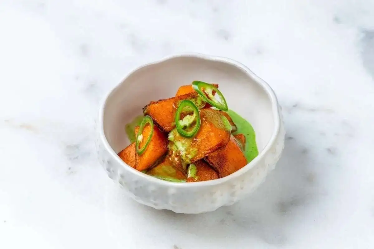 Батат с соусом из ферментированного чили