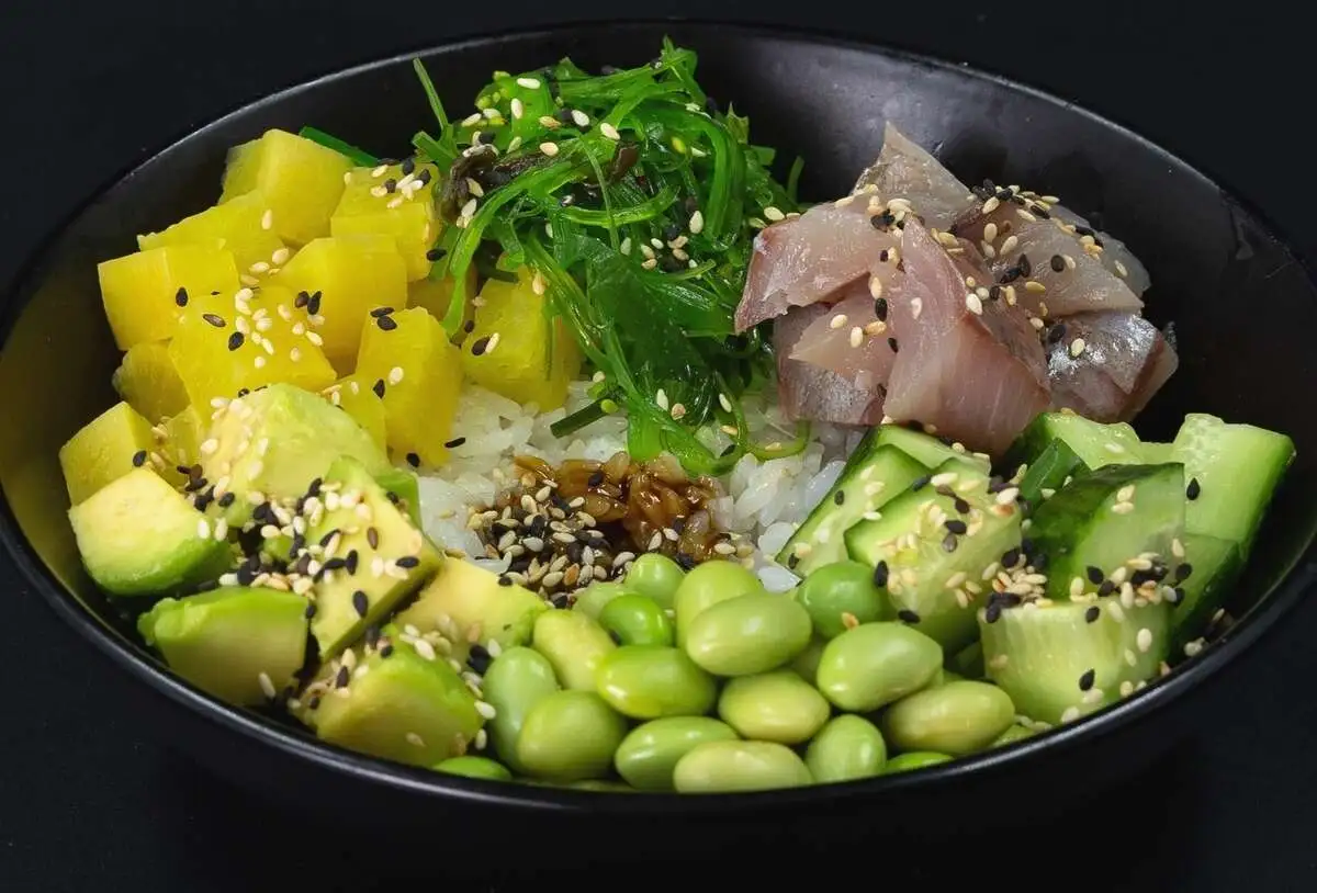 ПОКЕ С ЛАКЕДРОЙ