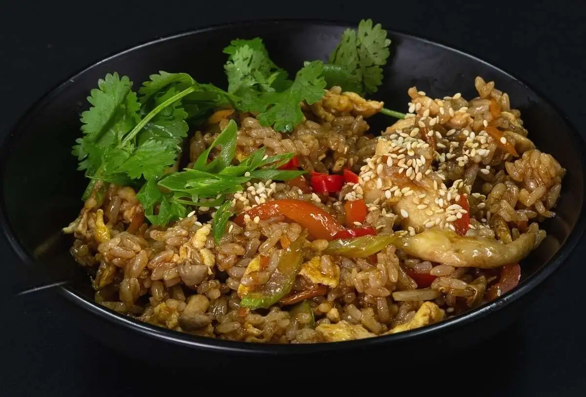 рис жареный С КУРИНЫМ ФИЛЕ