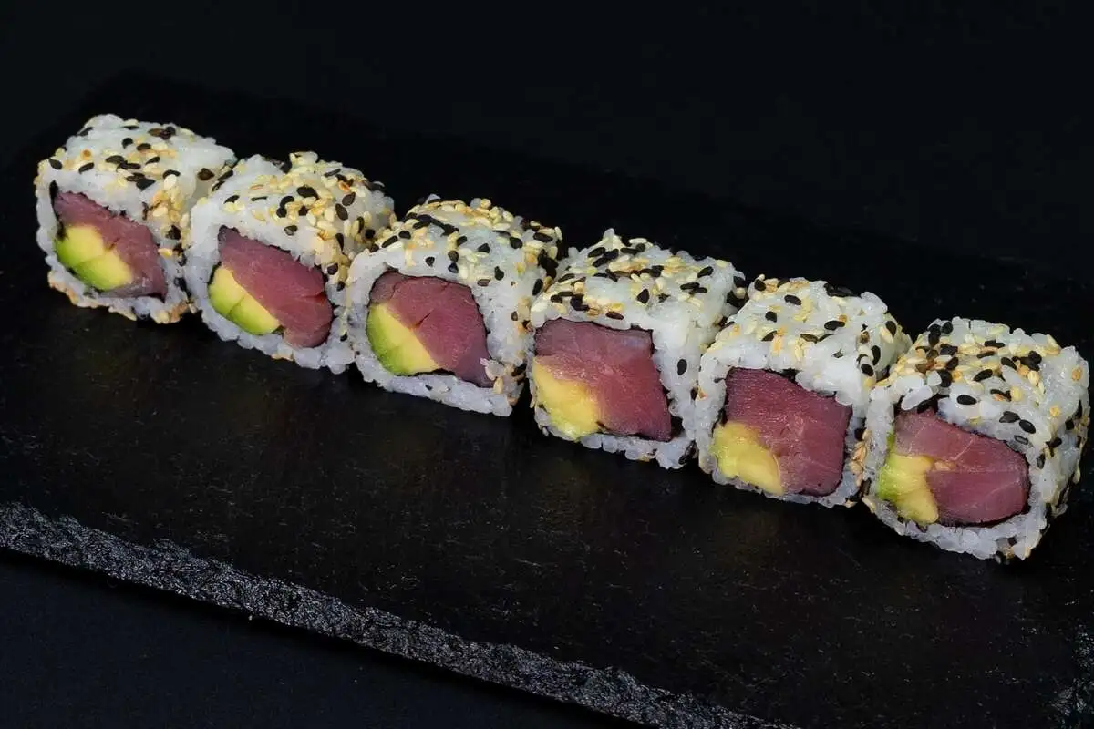 ролл ТУНЕЦ АВОКАДО