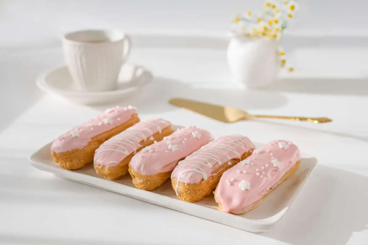 Праздничное ассорти эклеров