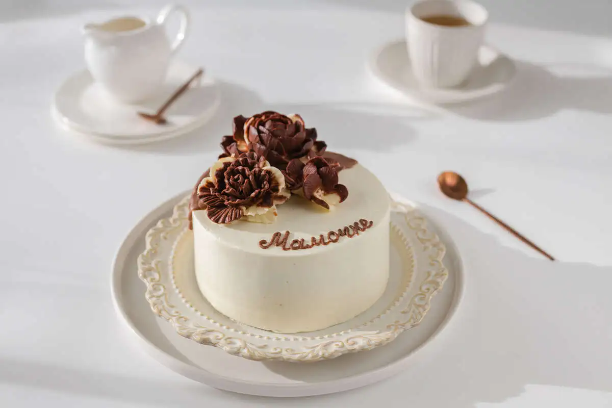 Бенто-торт Сникерс праздничный