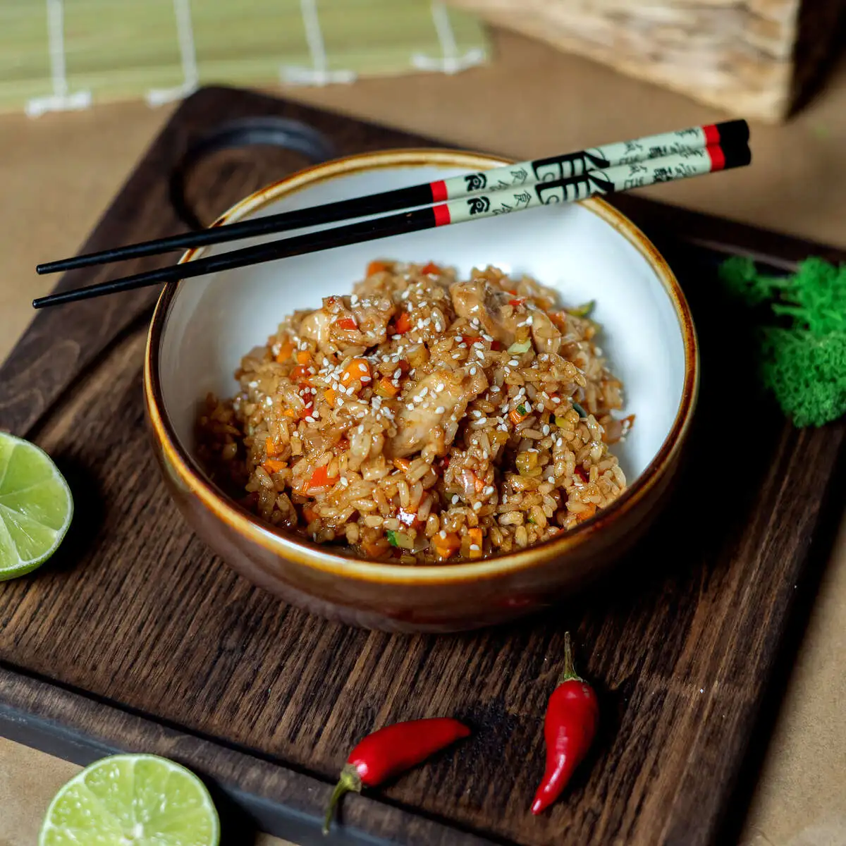 Тяхан с курицей и ананасом