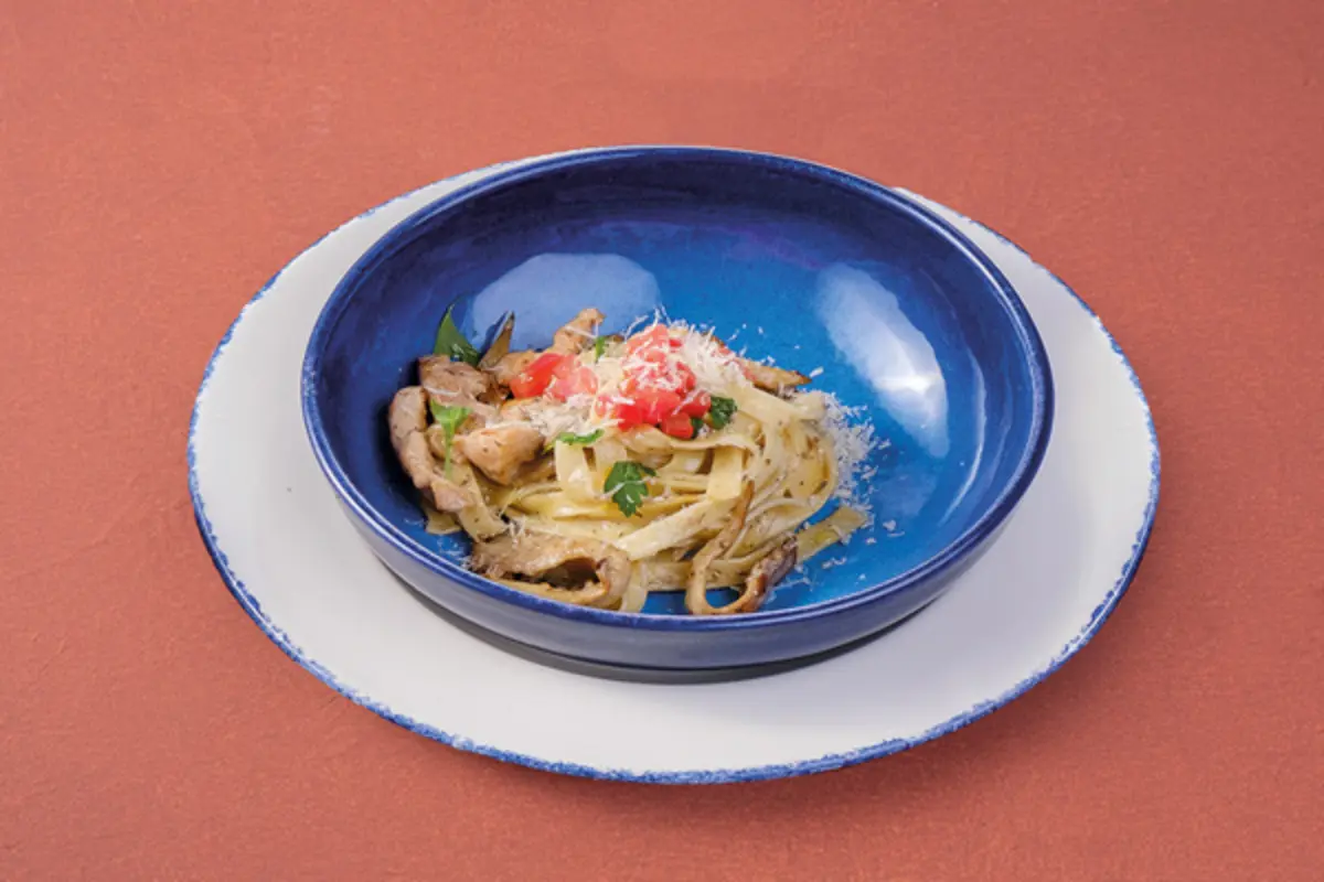 Паста с цыпленком и грибами 