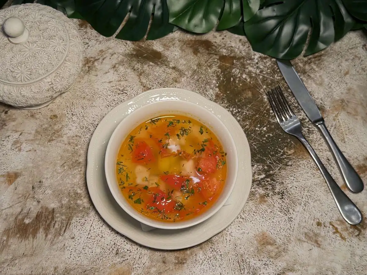 Уха с треской и томатами