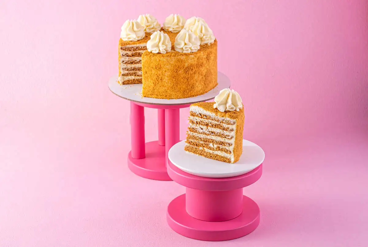 Медовик с каштановым медом