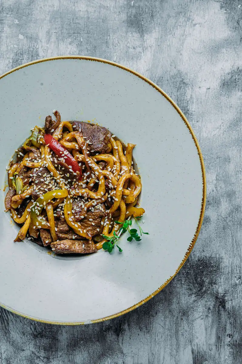 Лагман по -уйгурски (жаренный)