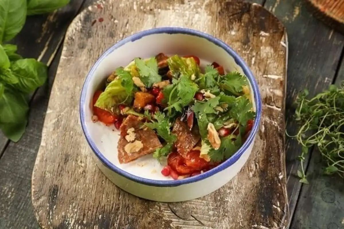 Теплый салат с индейкой