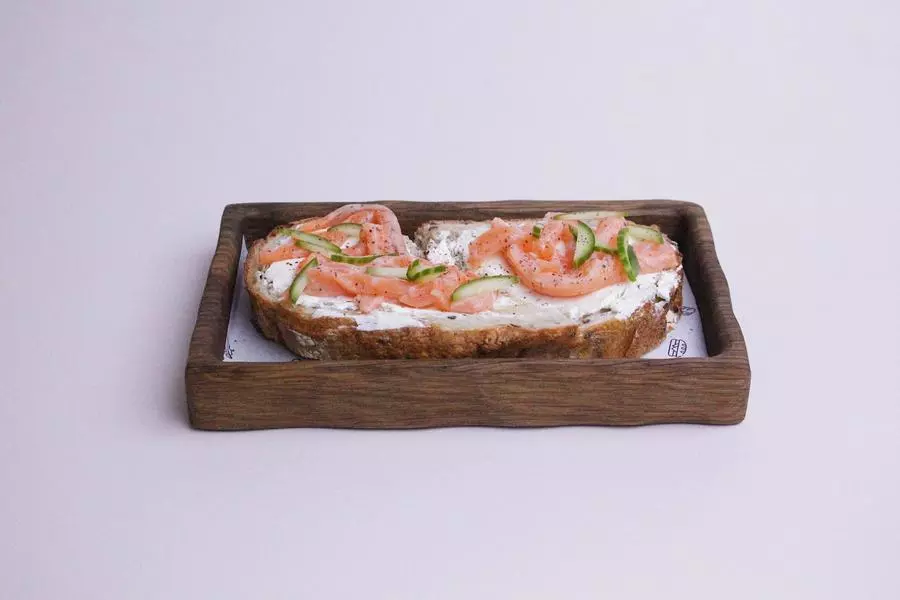 Брускетта с лососем и сливочным сыром