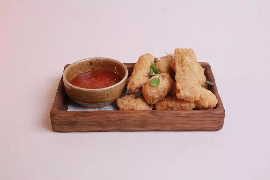 Фиш & Чипс с соусом манго чили