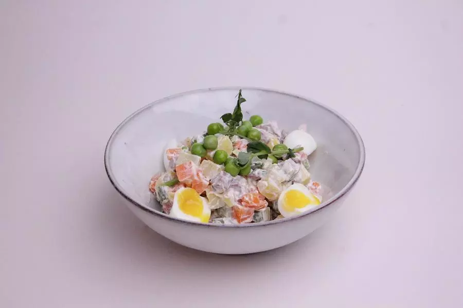 Оливье с пастрами 