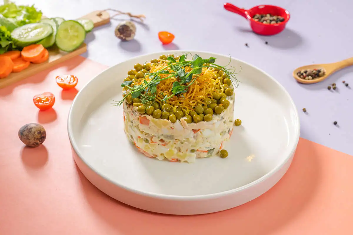 Салат оливье с курицей-мини