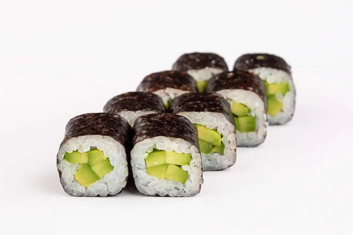 Авокадо маки-ролл