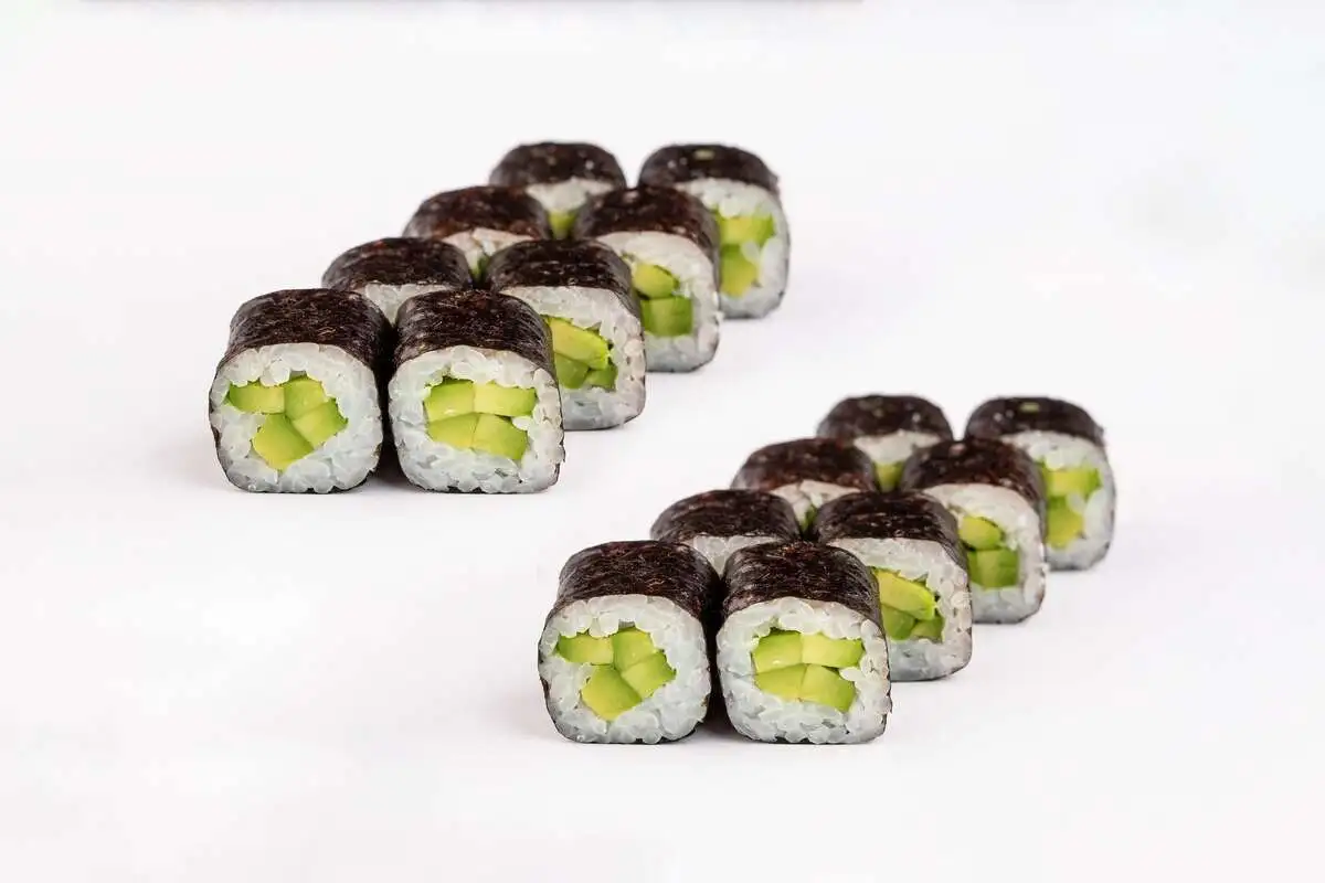 Двойной Авокадо маки ролл