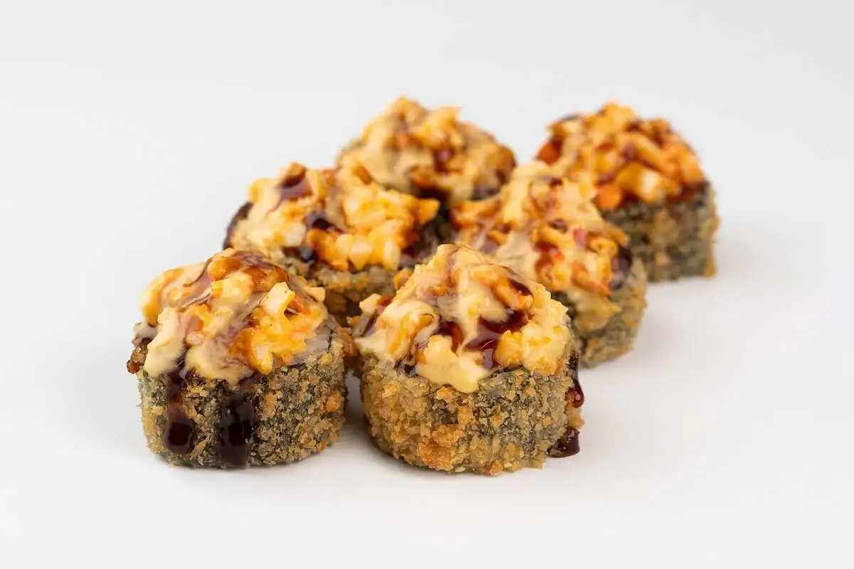 Темпура-ролл с шапочкой из крабового сурими