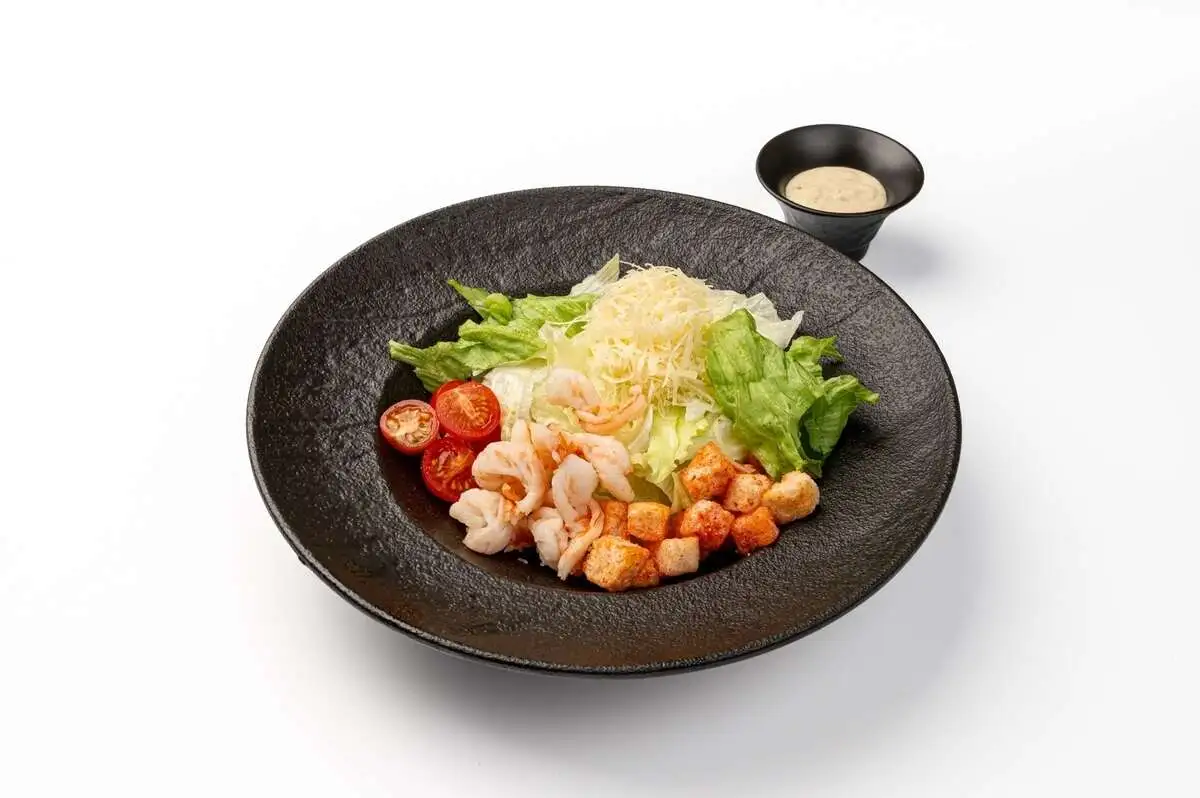 Салат Цезарь с креветками