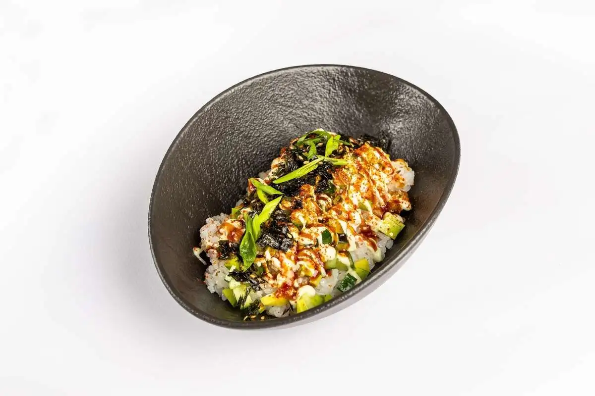 Суши-салат с крабовым соусом