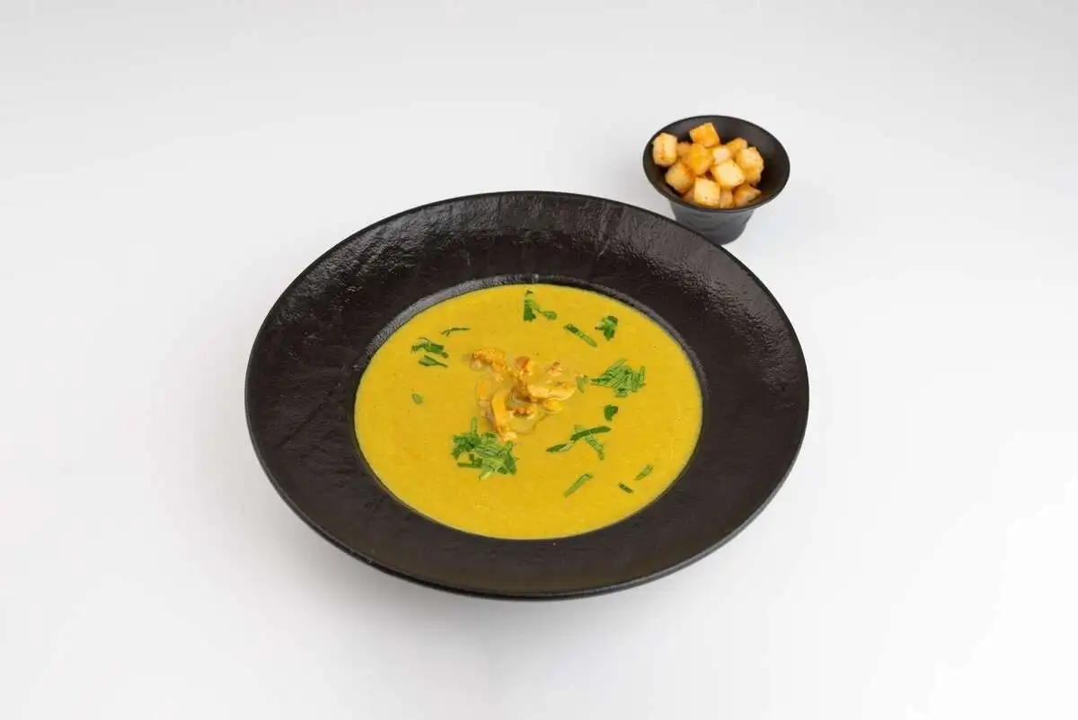 Суп-крем грибной с лисичками и крутонами