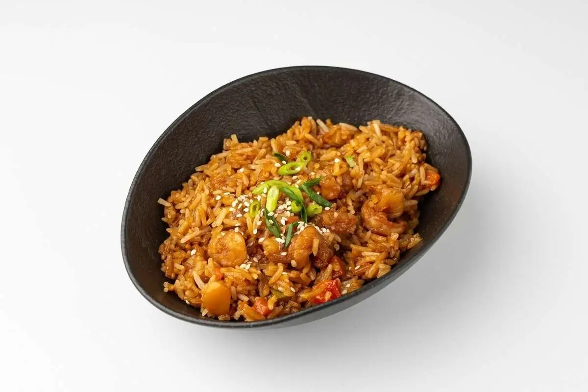 Пряный рис с креветками в соусе терияки