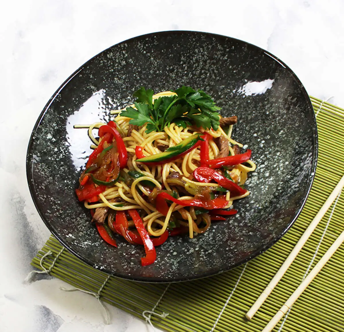 Вок с говядиной в устричном