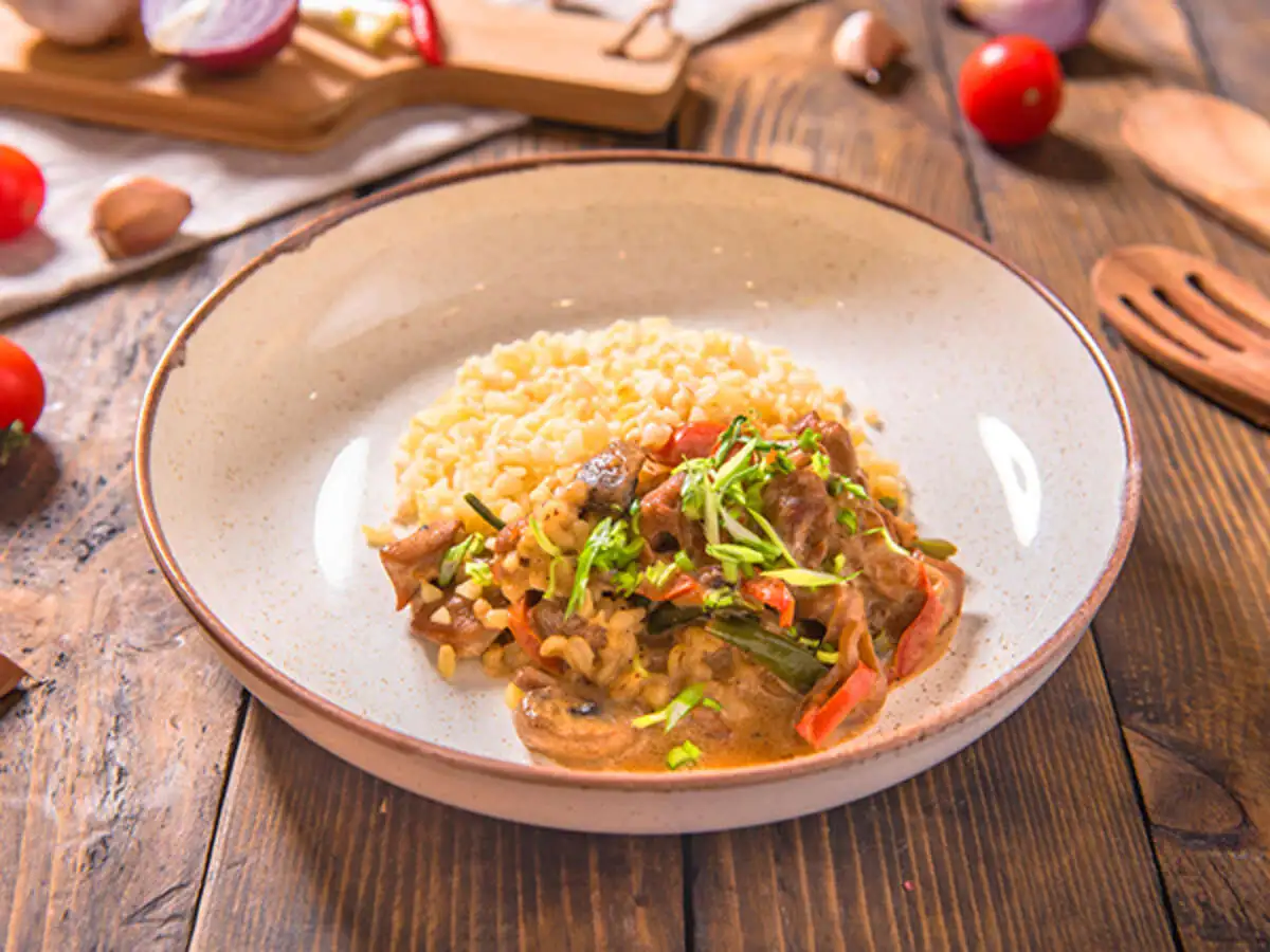 Индейка с овощами и гарниром из булгура