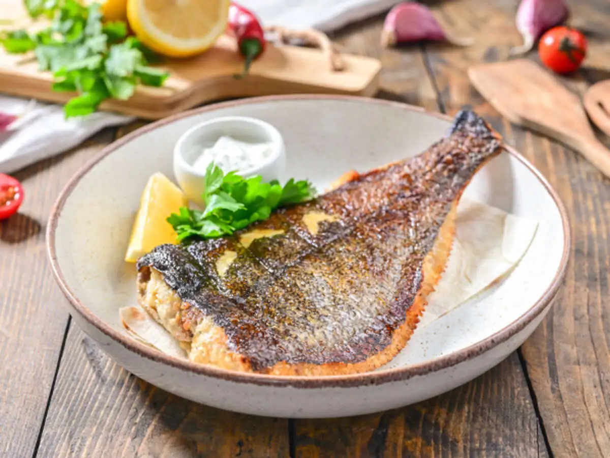 Камбала на мангале с соусом тар-тар