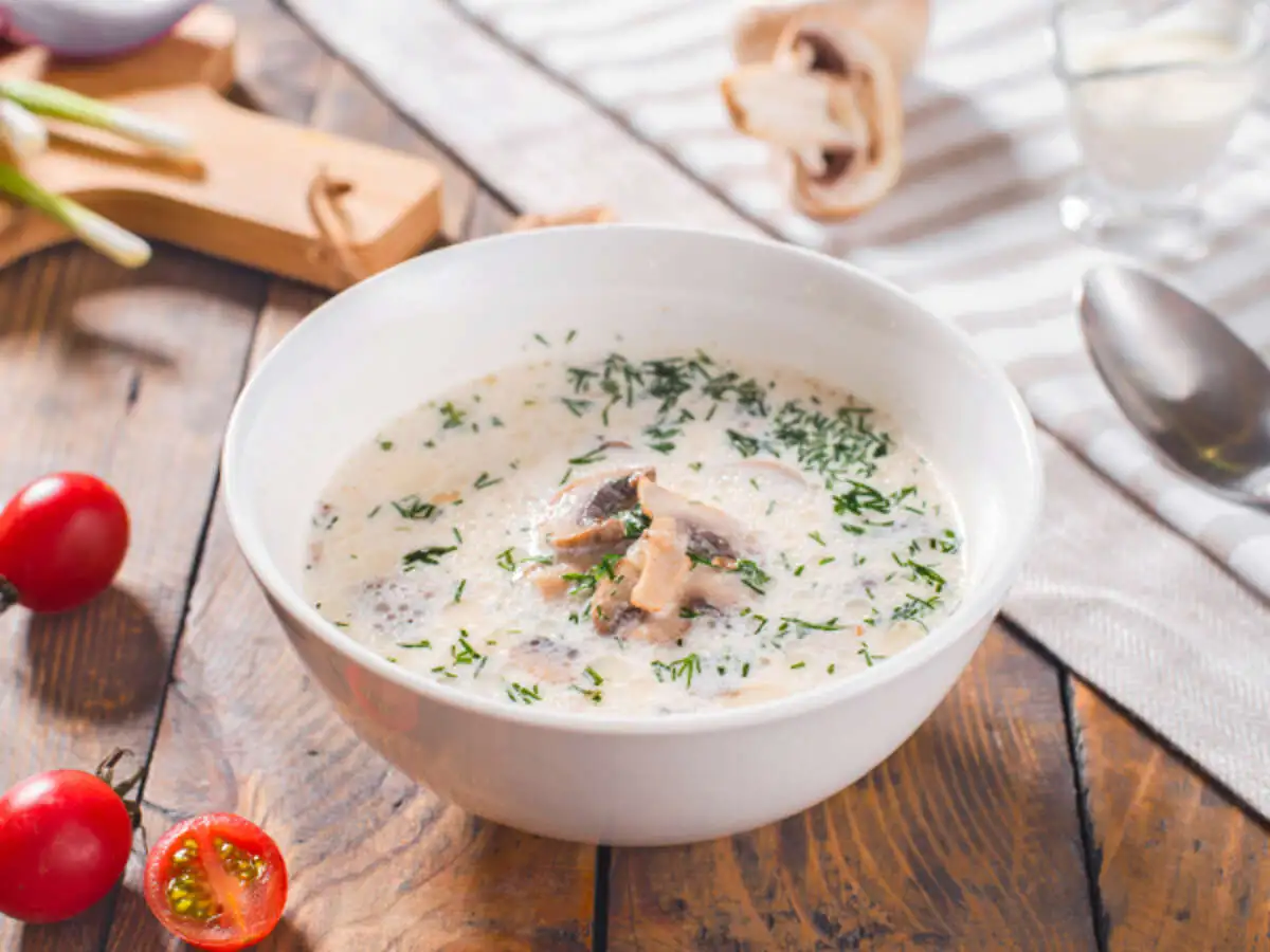 Суп сырный с шампиньонами .