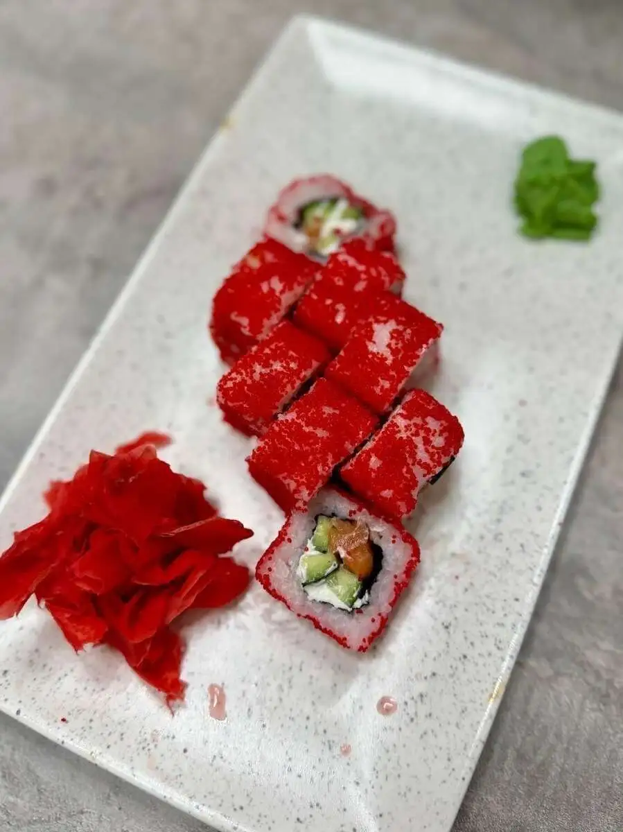 Ролл Калифорния с лососем