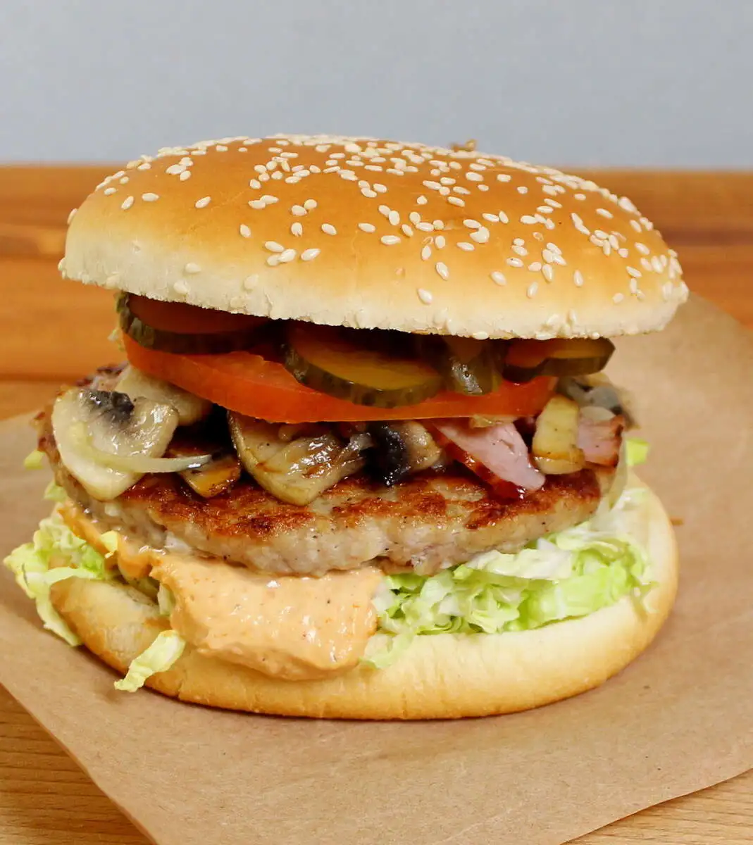 Бургер с грибами