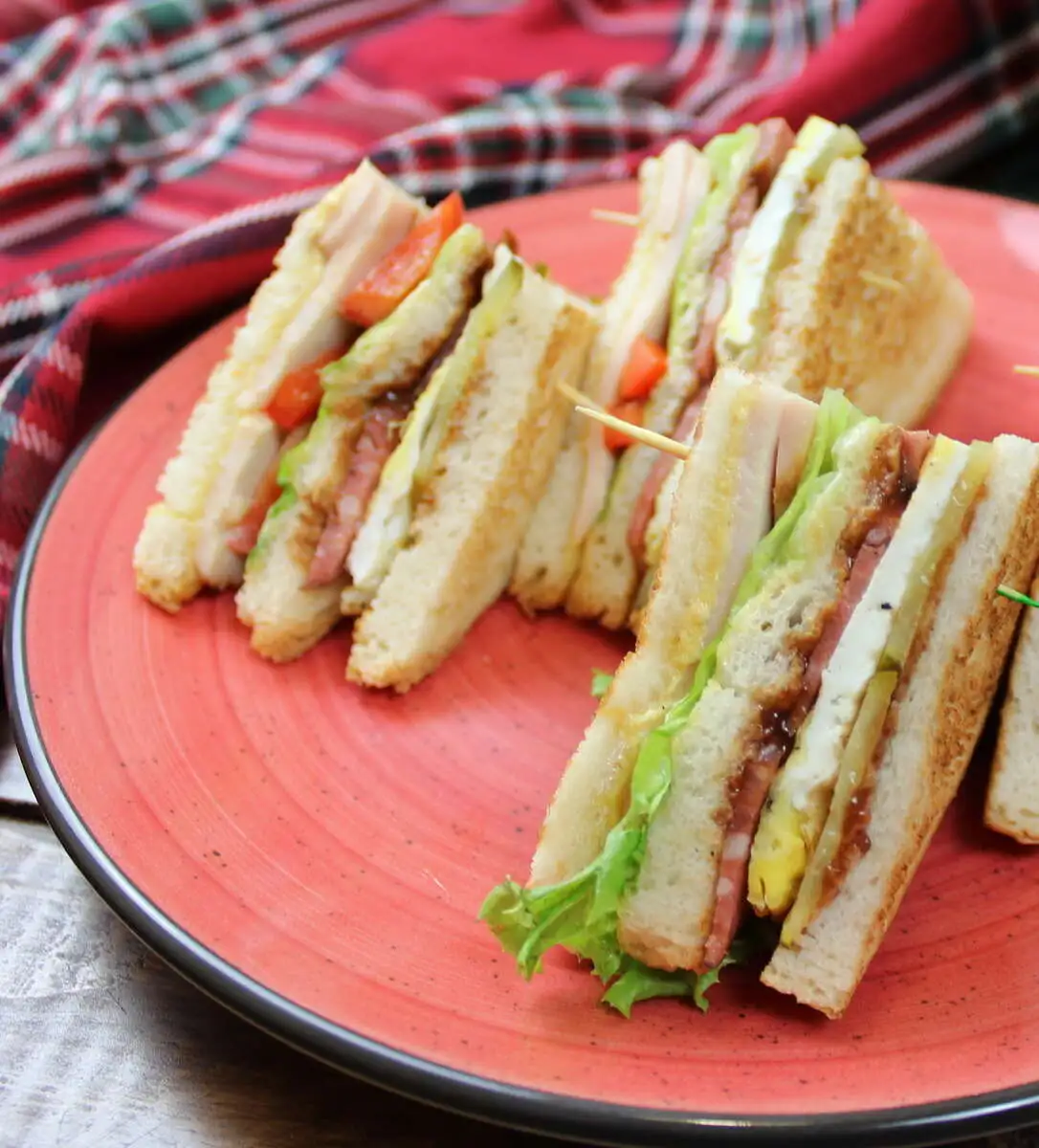 Клаб с беконом и курицей