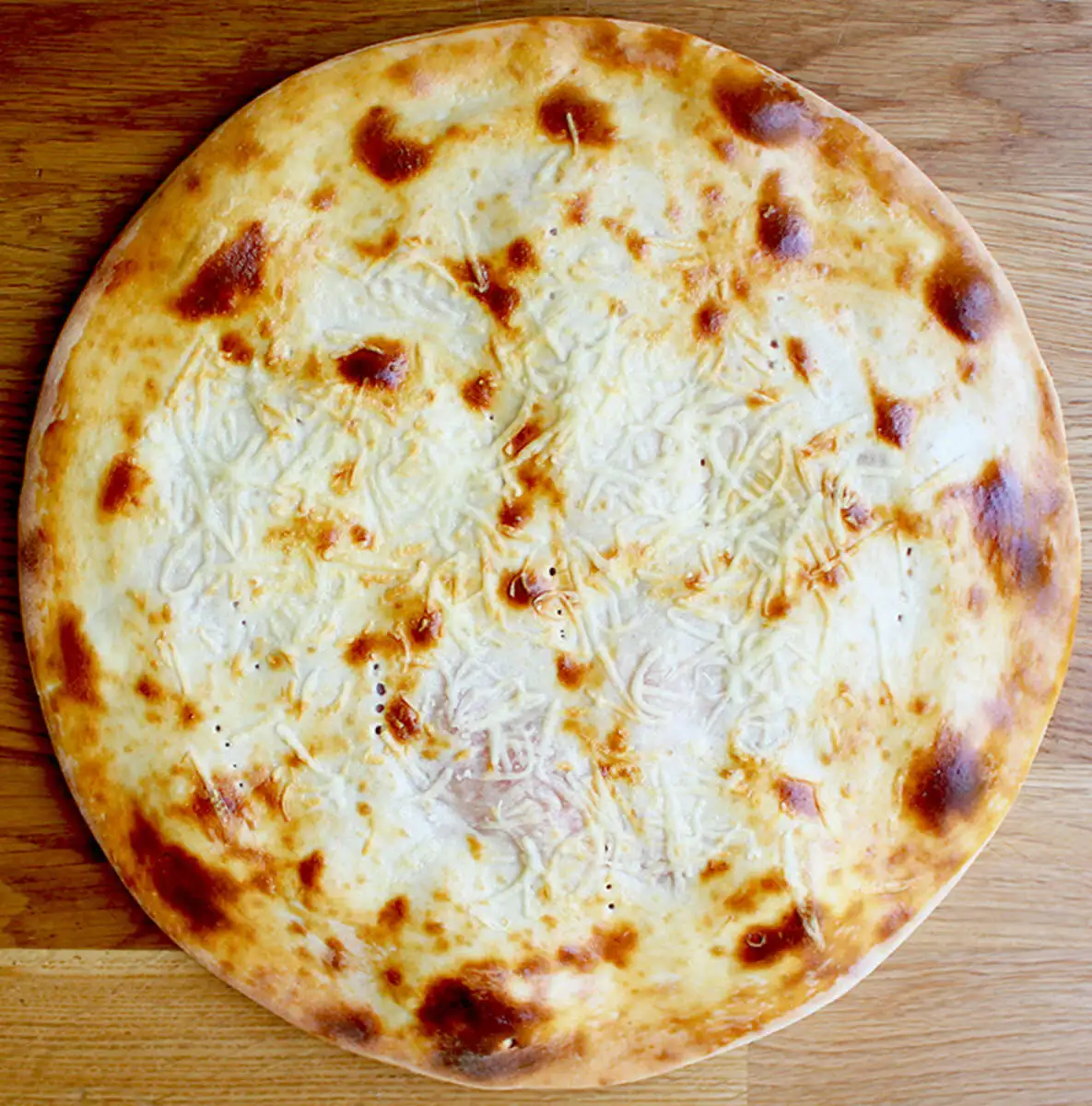 Кальцоне с беконом и курицей 