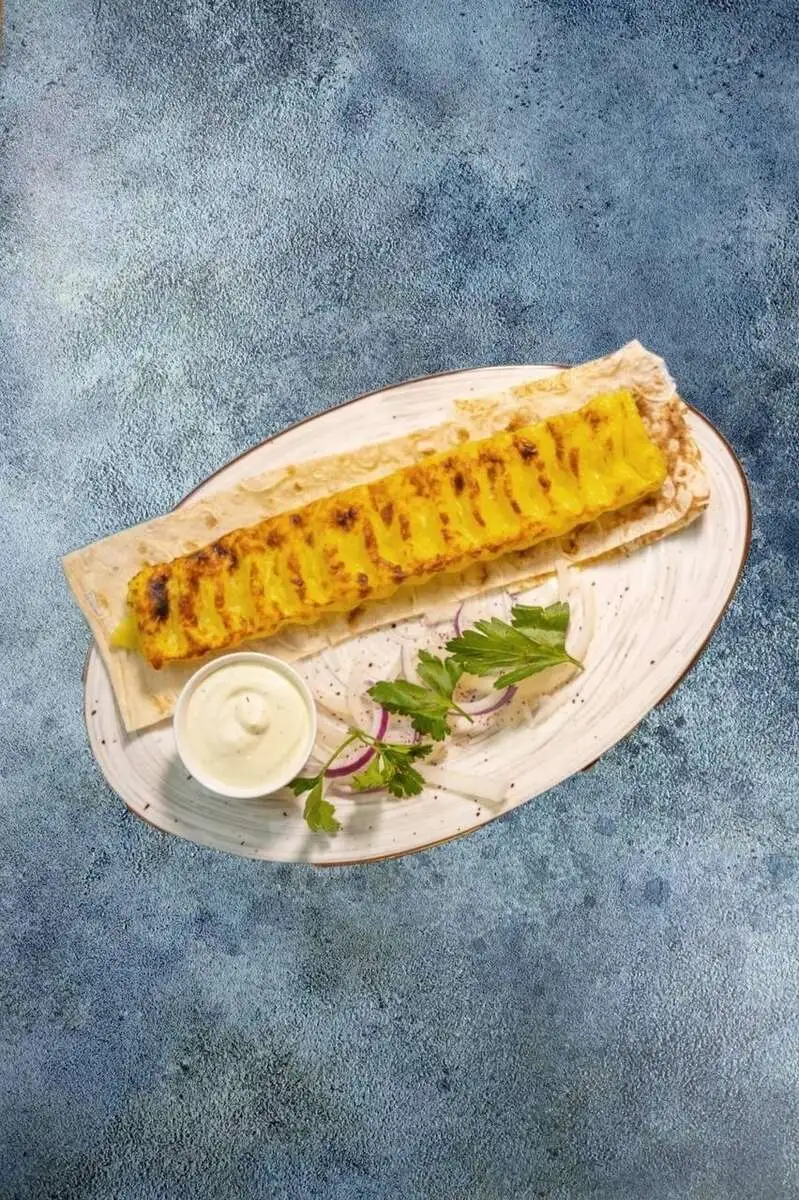 Люля-кебаб картофельный с соусом "чесночный"