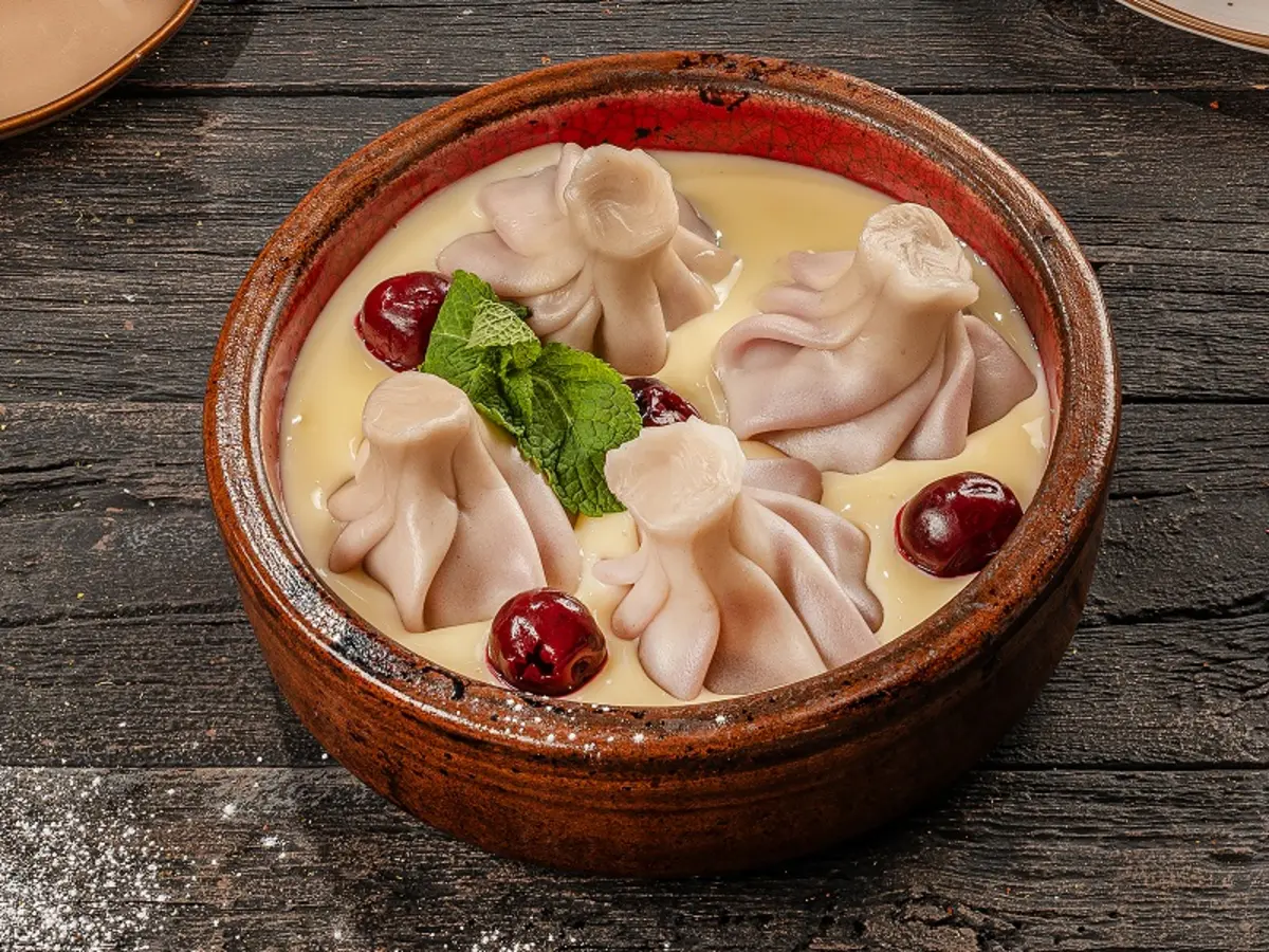 Сладкие хинкали с вишней 