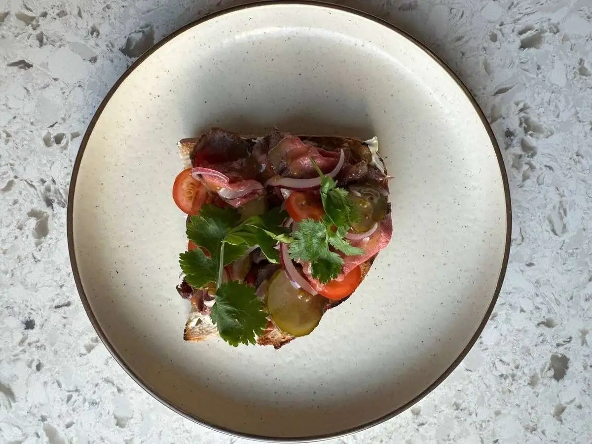 Брускетта с ростбифом