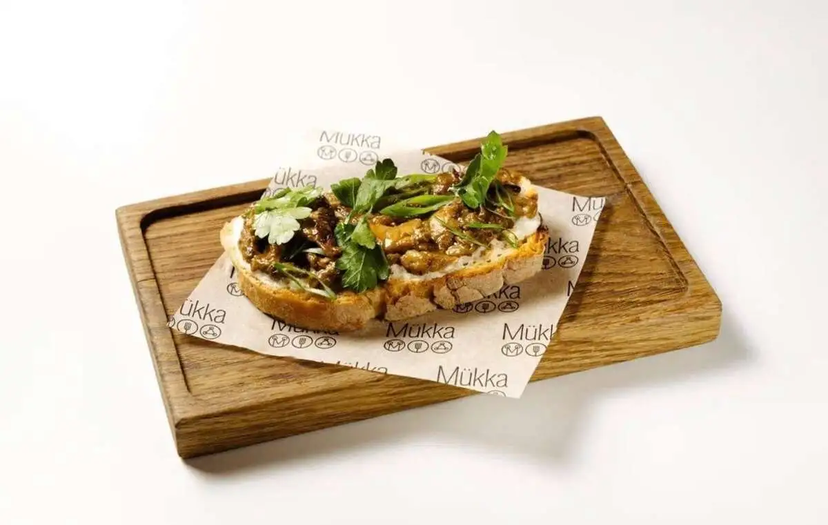 Брускетта с белыми грибами