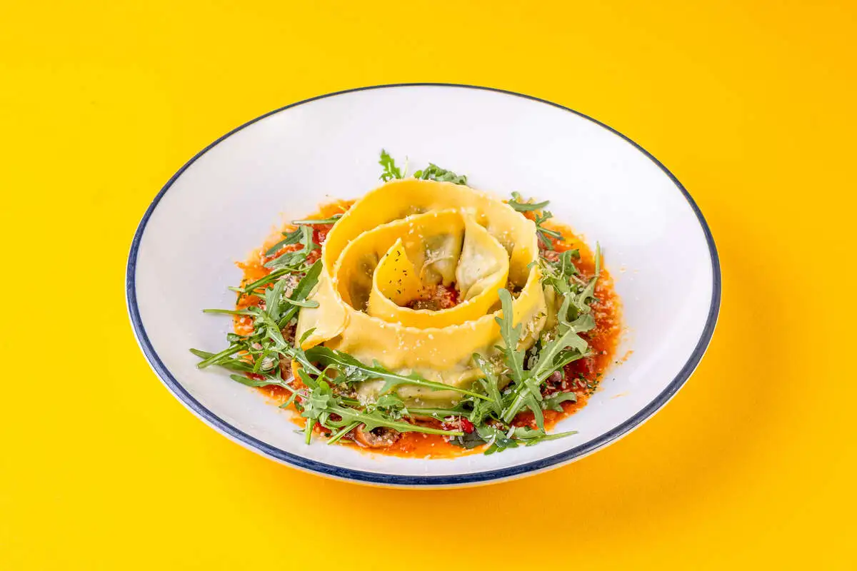 Равиоло с рикоттой и шпинатом