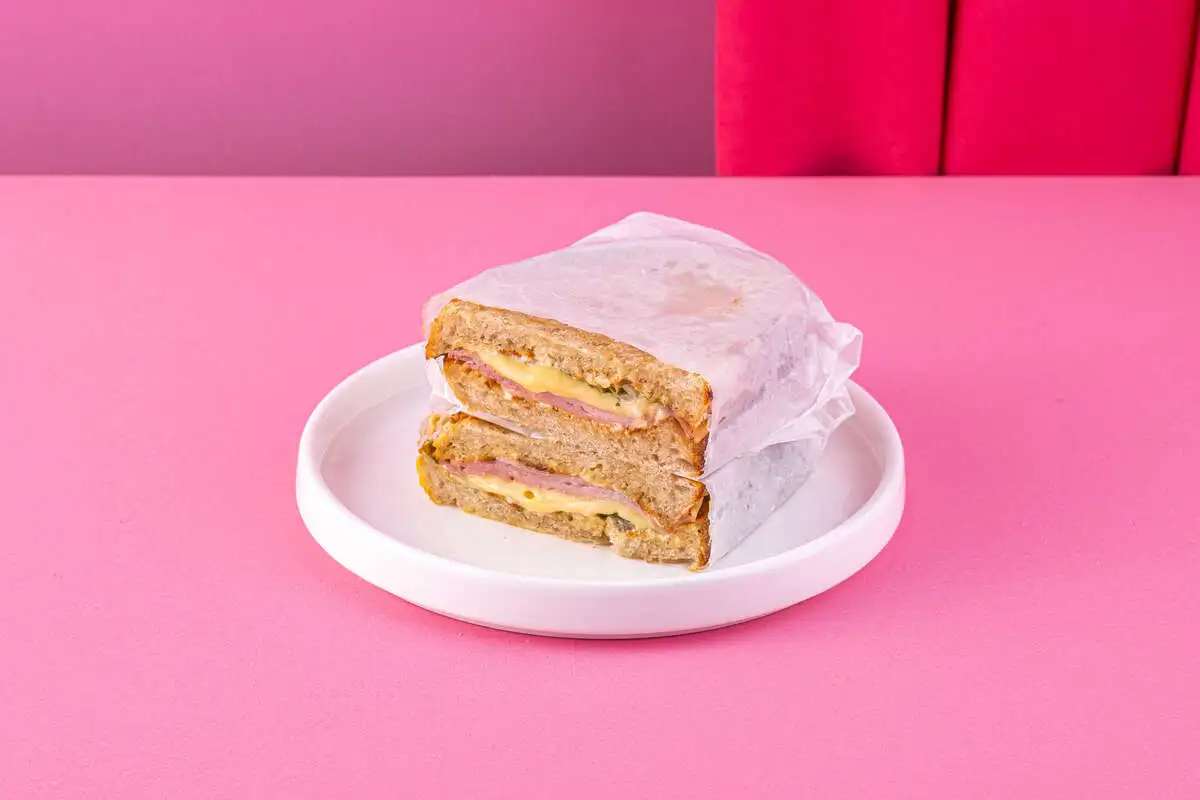 Сэндвич с окороком на тартине