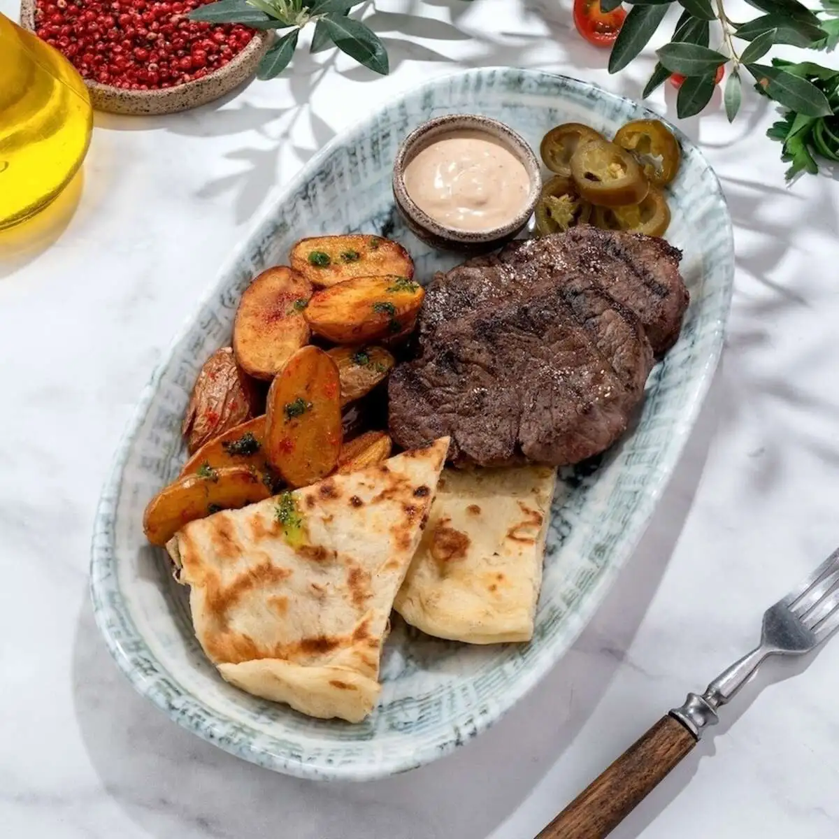 Говяжья вырезка с печеным картофелем