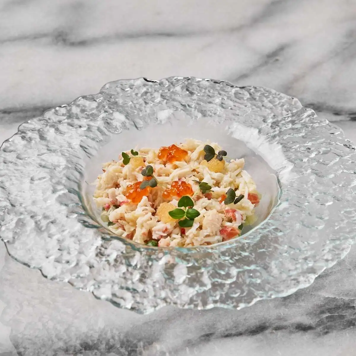 Оливье с крабом и красной икрой