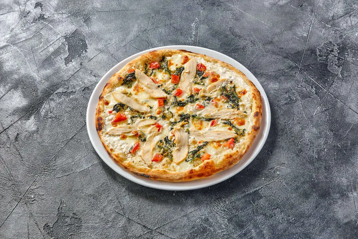 Пицца  Со шпинатом и курицей