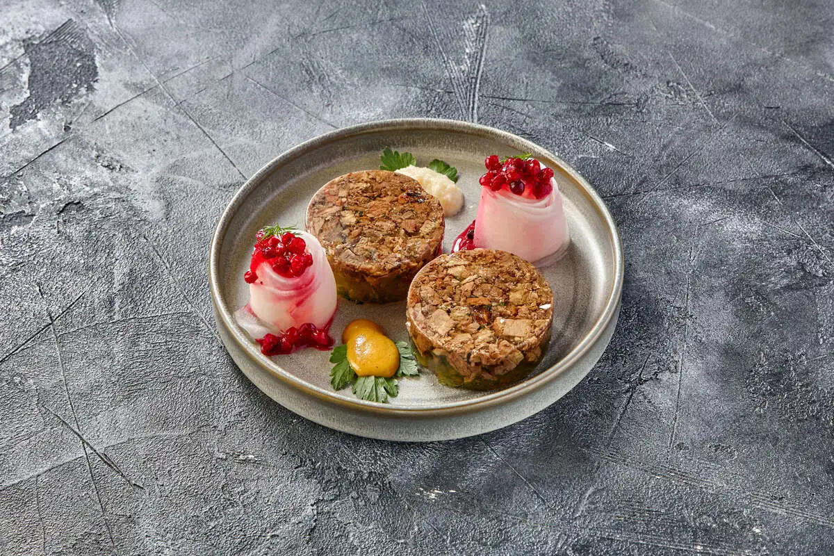 Студень с говядиной