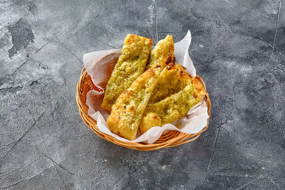 Фокачча с соусом песто