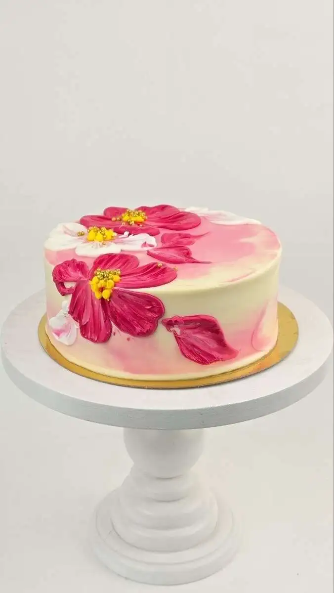 Торт медовый Виктория с клубникой 1,470 кг