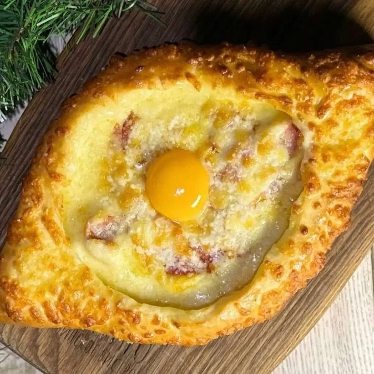 Хачапури по-аджарски с беконом