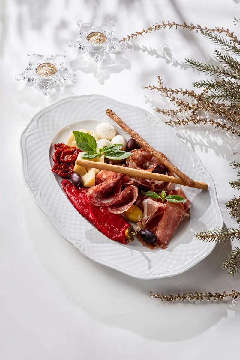 Ассорти итальянских закусок