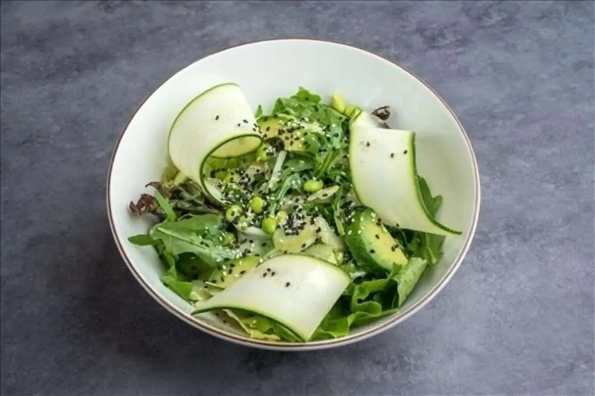 Салат зеленый с авокадо