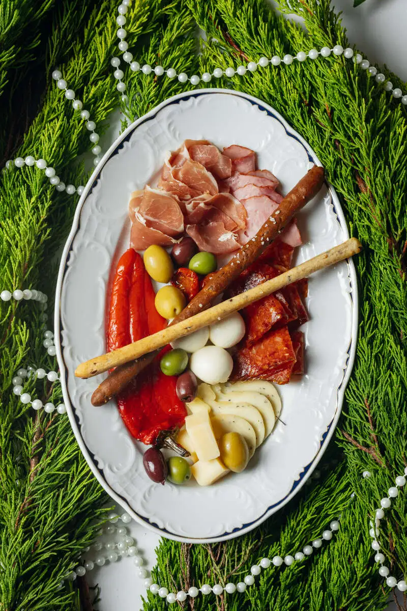 Ассорти итальянских закусок